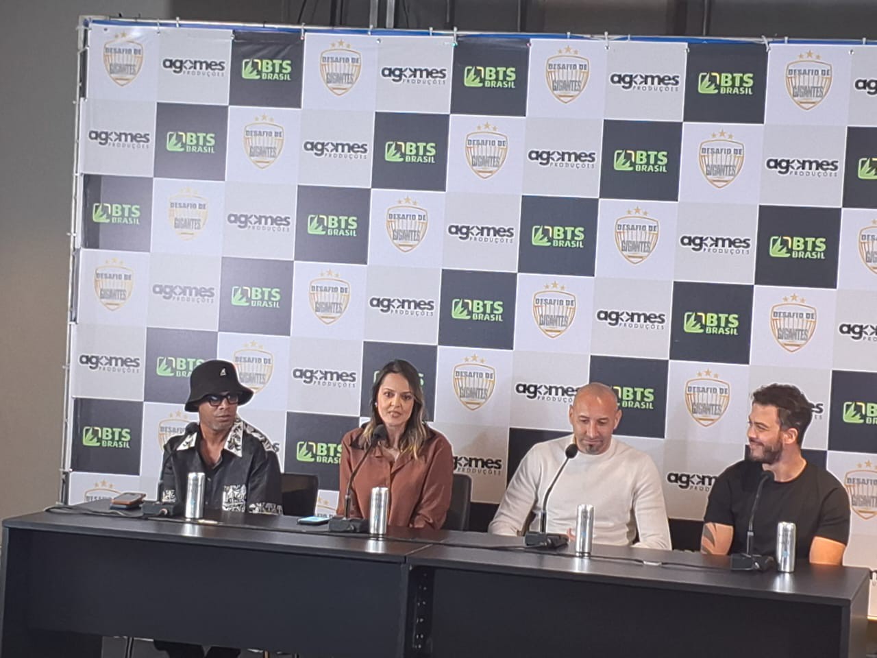 Gomes, ex-Cruzeiro- e Ronaldinho Gaúcho, ex-Atlético, em entrevista coletiva sobre o Desafio dos Gigantes