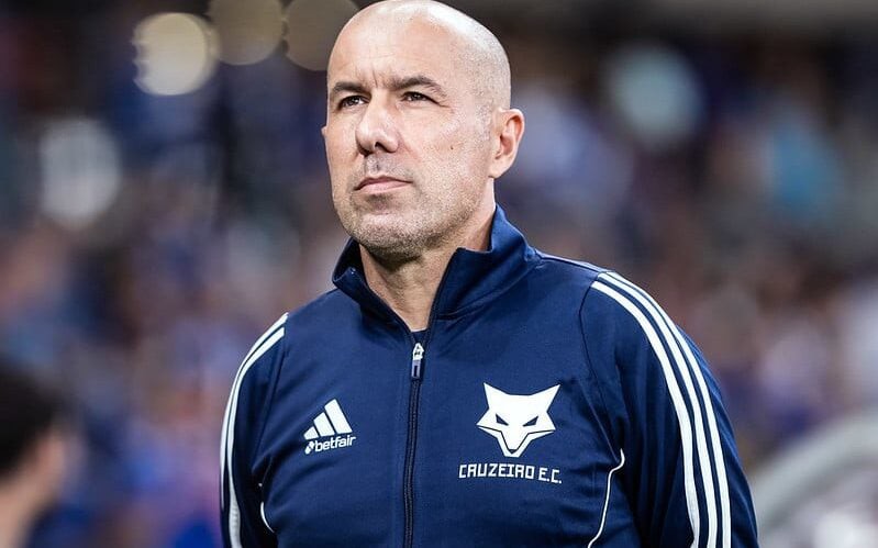 Técnico Leonardo Jardim recebe os jogadores do Cruzeiro de volta das férias nesta sexta-feira (27) (Foto: Gustavo Aleixo/Cruzeiro)