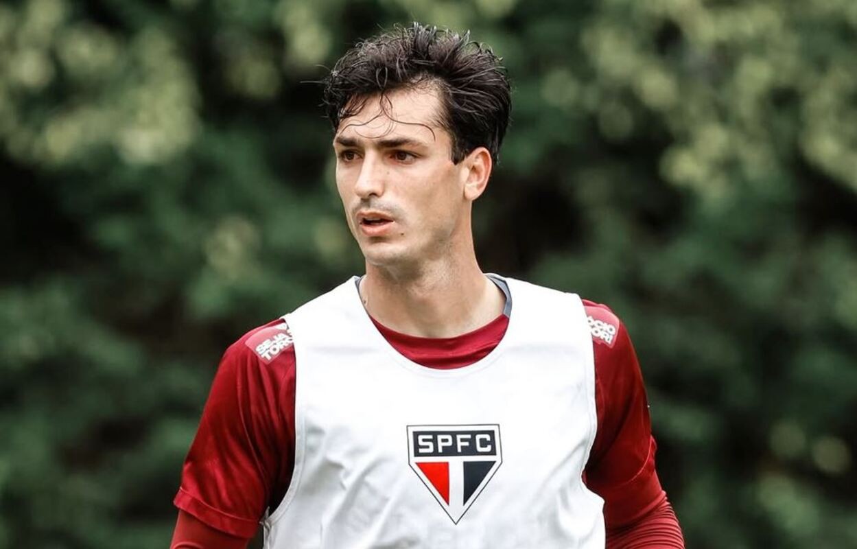 Dinenno em seu primeiro dia de treino no CT da Barra Funda