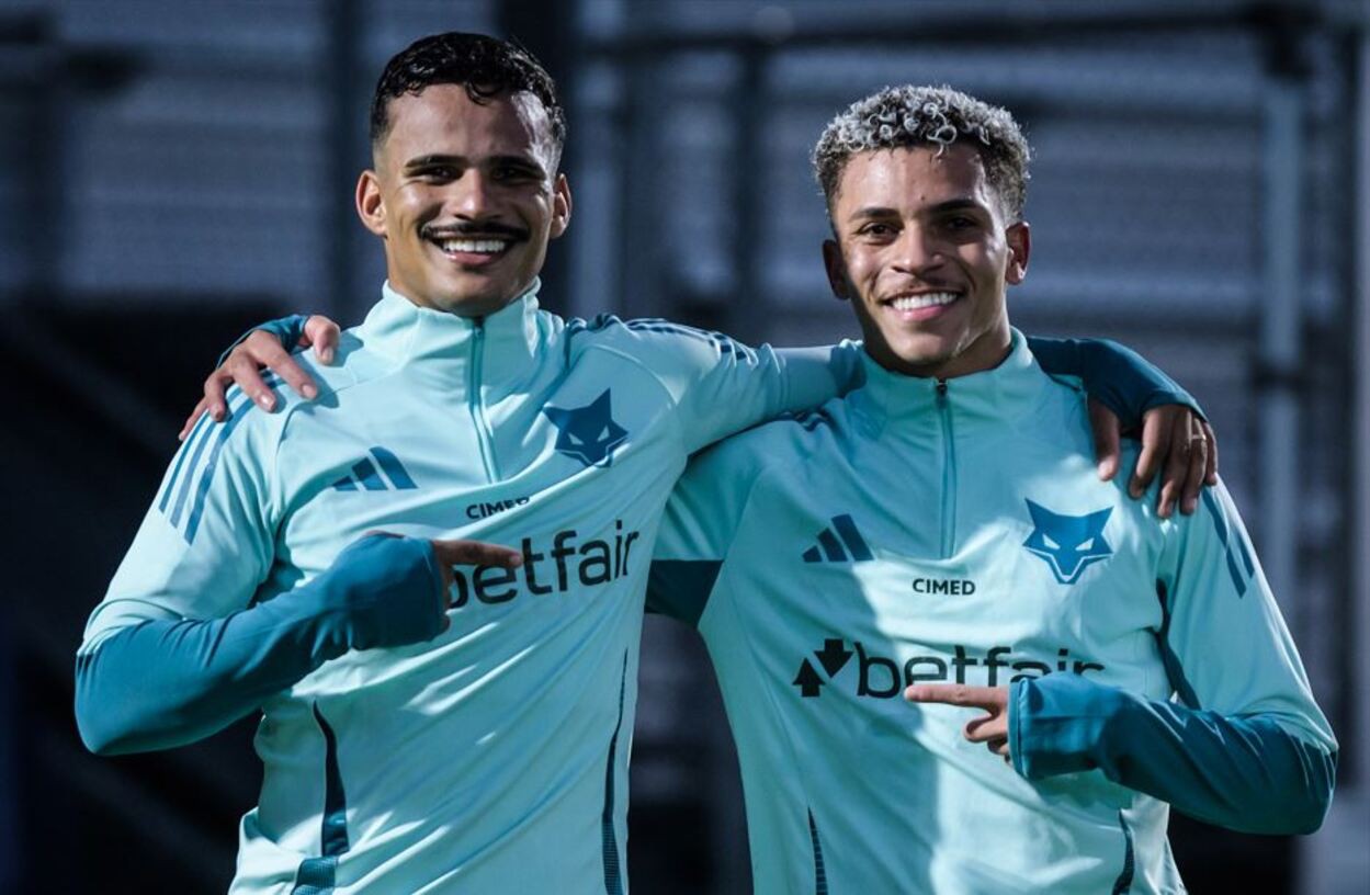 Kaiki e Rodriguinho durante treino da equipe na pré-temporada nos Estados Unidos; amizade vem desde o time de base da Raposa