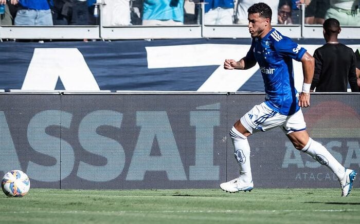 Lateral William ainda não repetiu este ano as boas atuações de 2024 (Foto: Gustavo Aleixo/Cruzeiro)