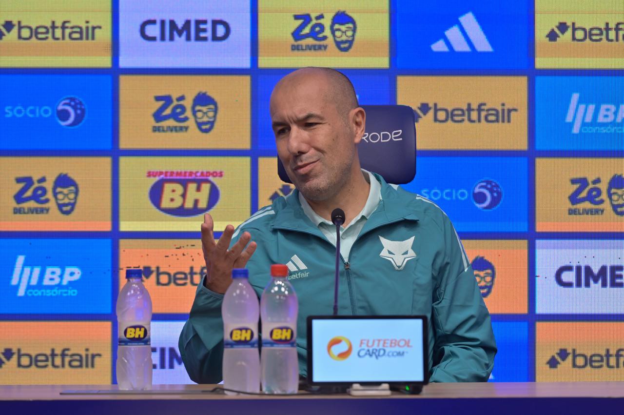 Leonardo Jardim é apresentado como novo técnico do Cruzeiro em coletiva na Toca da Raposa nesta segunda-feira (10)