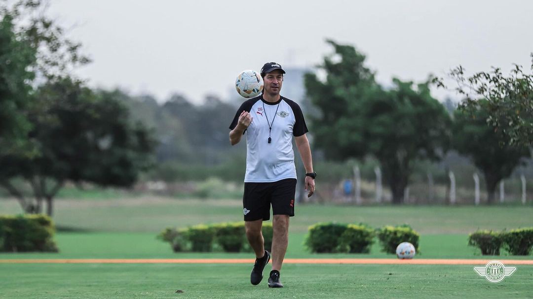 O técnico Daniel Garnero, do Libertad, terá desfalques na partida contra o Cruzeiro pelas quartas de final da Sul-Americana