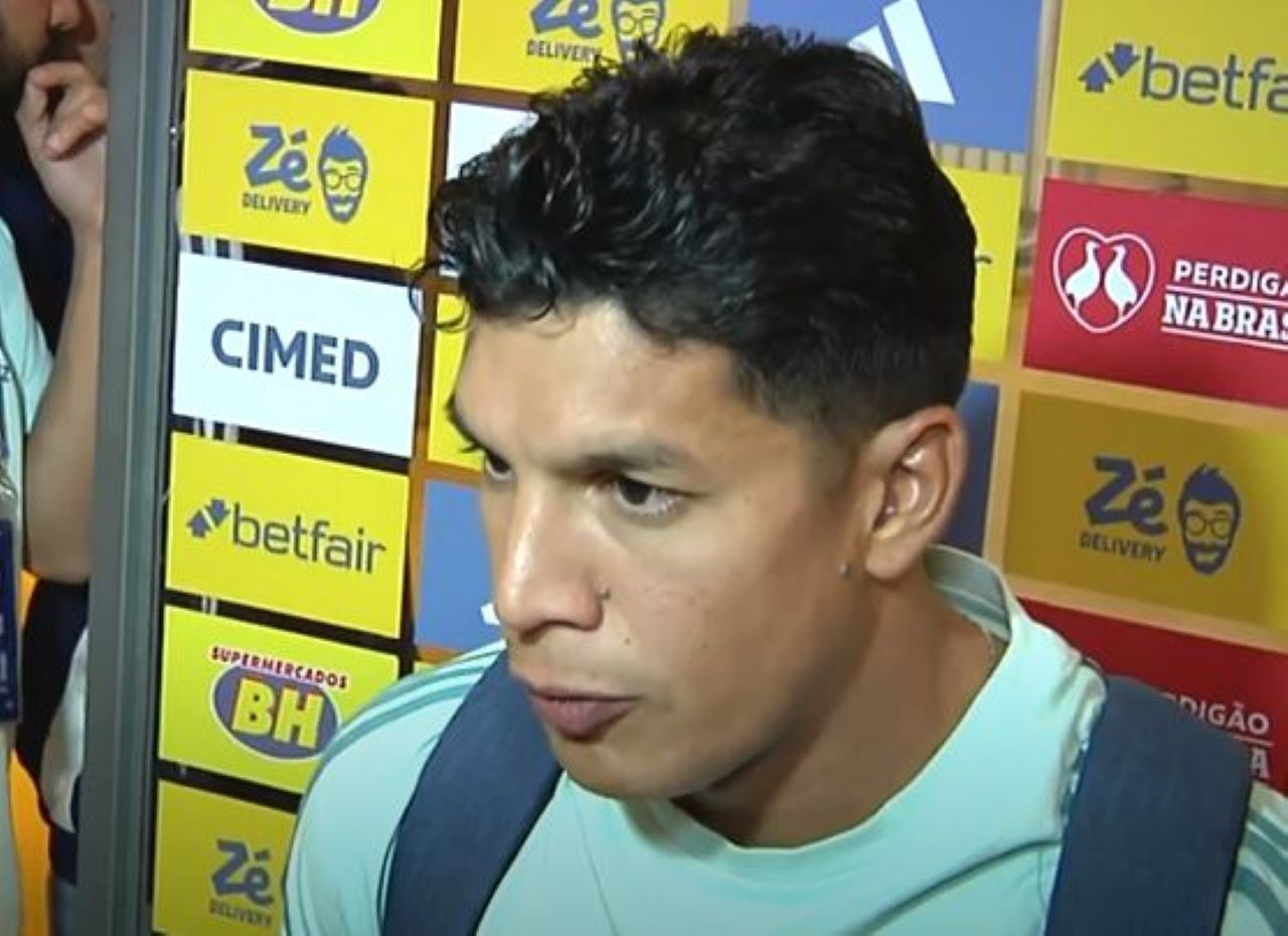Lucas Romero em entrevista coletiva na zona mista após o jogo contra o Santos, pelo Brasileirão 2025