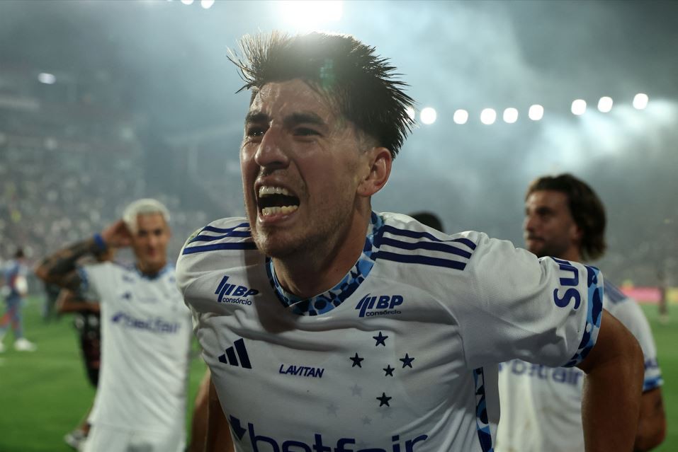 Villalba se firmou como titular da defesa celeste sob o comando de Fernando Diniz