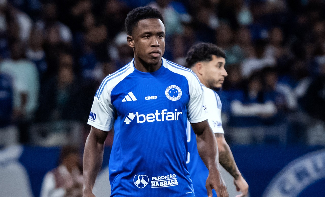 Sinisterra entrou na segunda etapa da vitória contra o São Paulo