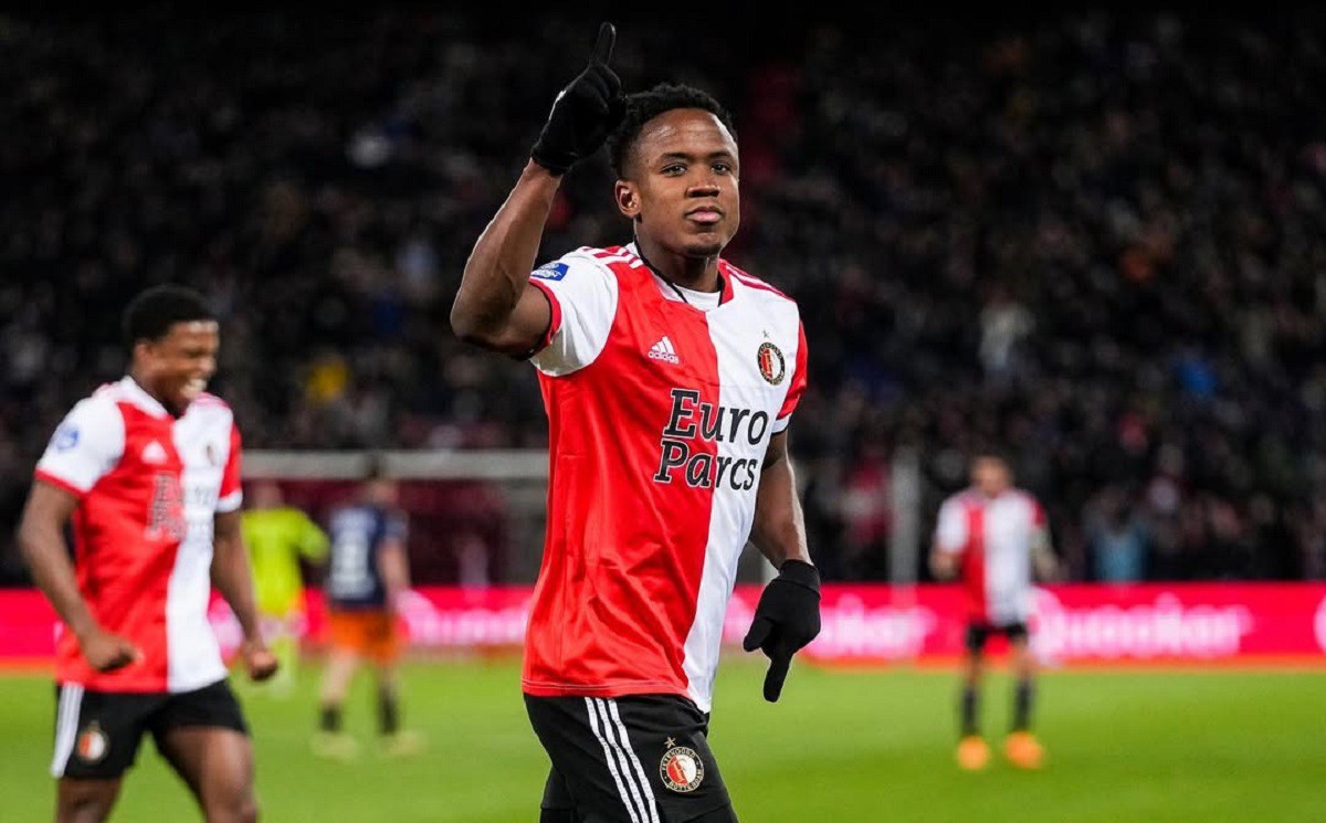 Sinisterra atuou pelo Feyenoord, da Holanda