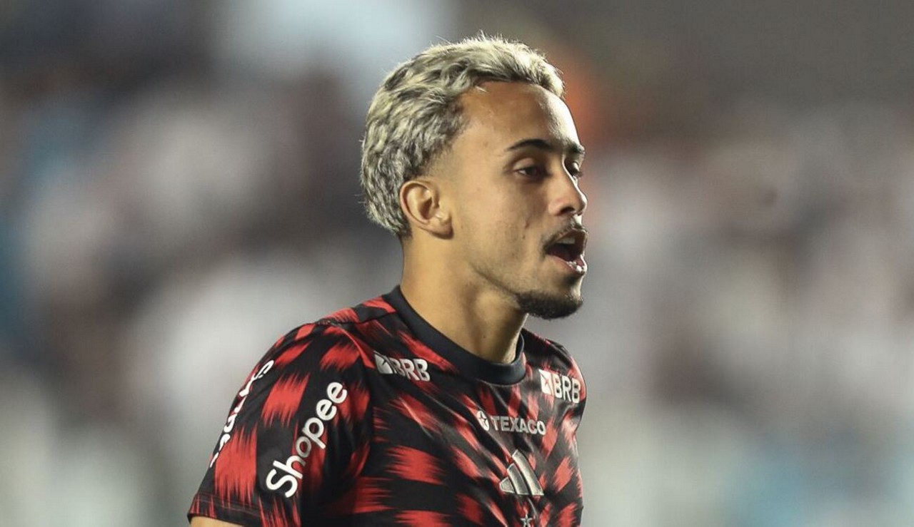 Matheus Gonçalves esteve em Santos com a delegação rubro-negra