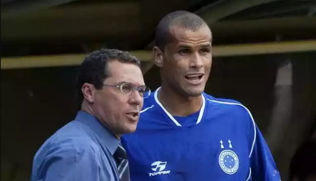Rivaldo chegou ao Cruzeiro em 2004, a pedido do técnico Vanderlei Luxemburgo 