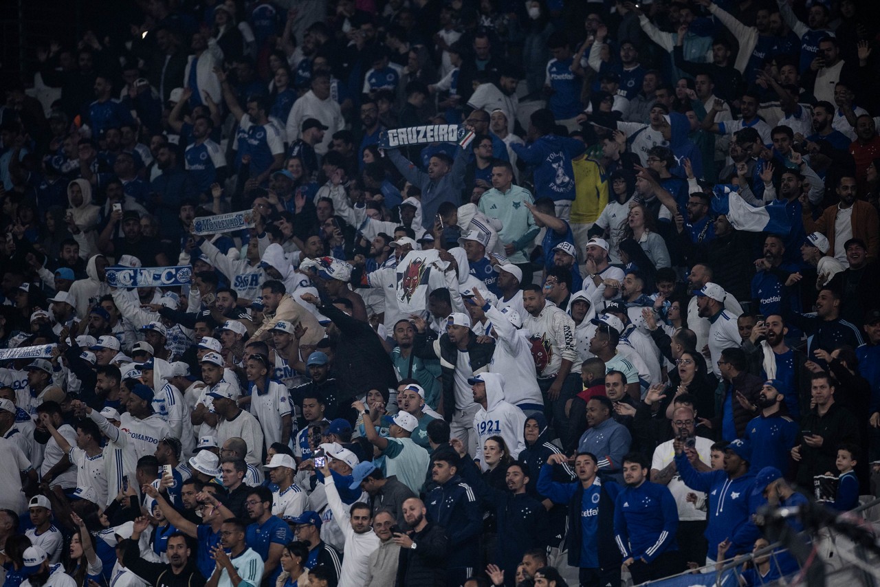 Torcida celeste costuma lotar os setores visitantes dos estádios