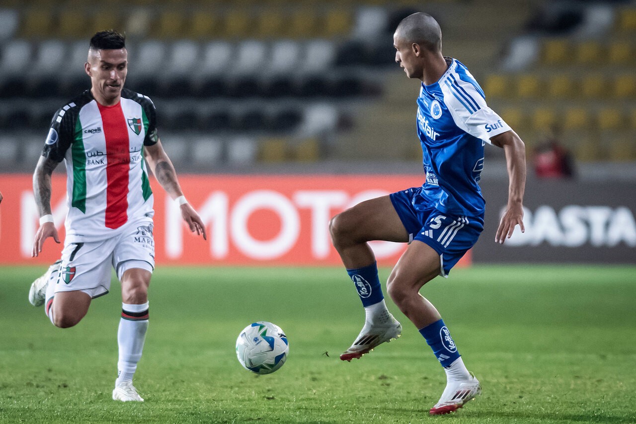 Garoto Murilo Rhikman, promessa do Cruzeiro, em jogo contra o Palestino-CHI