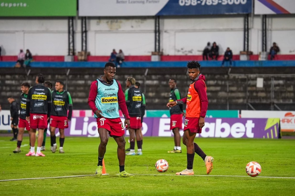 Jogadores do Mushuc Runa durante treinamento da equipe no Equador