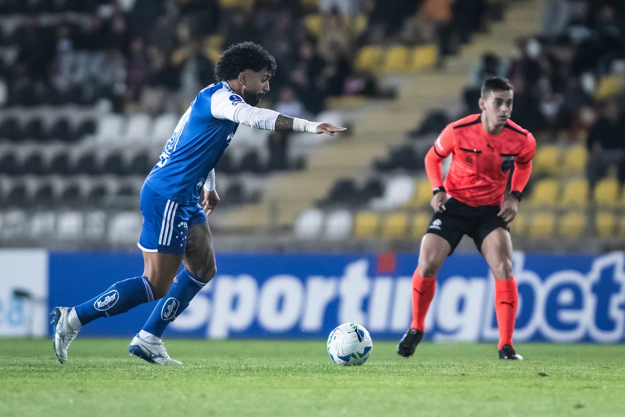 Gabigol voltou a ser titular do Cruzeiro na partida diante do Palestino pela Sul-Americana
