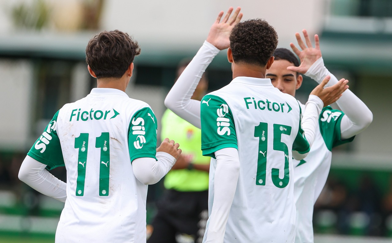 Palmeiras sub-17 derrota o Cruzeiro e aumenta para quatro pontos a diferença para a Raposa na tabela