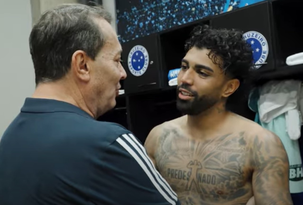 Pedro Lourenço, dono da SAF do Cruzeiro, abraça Gabigol após vitória contra o Juventude