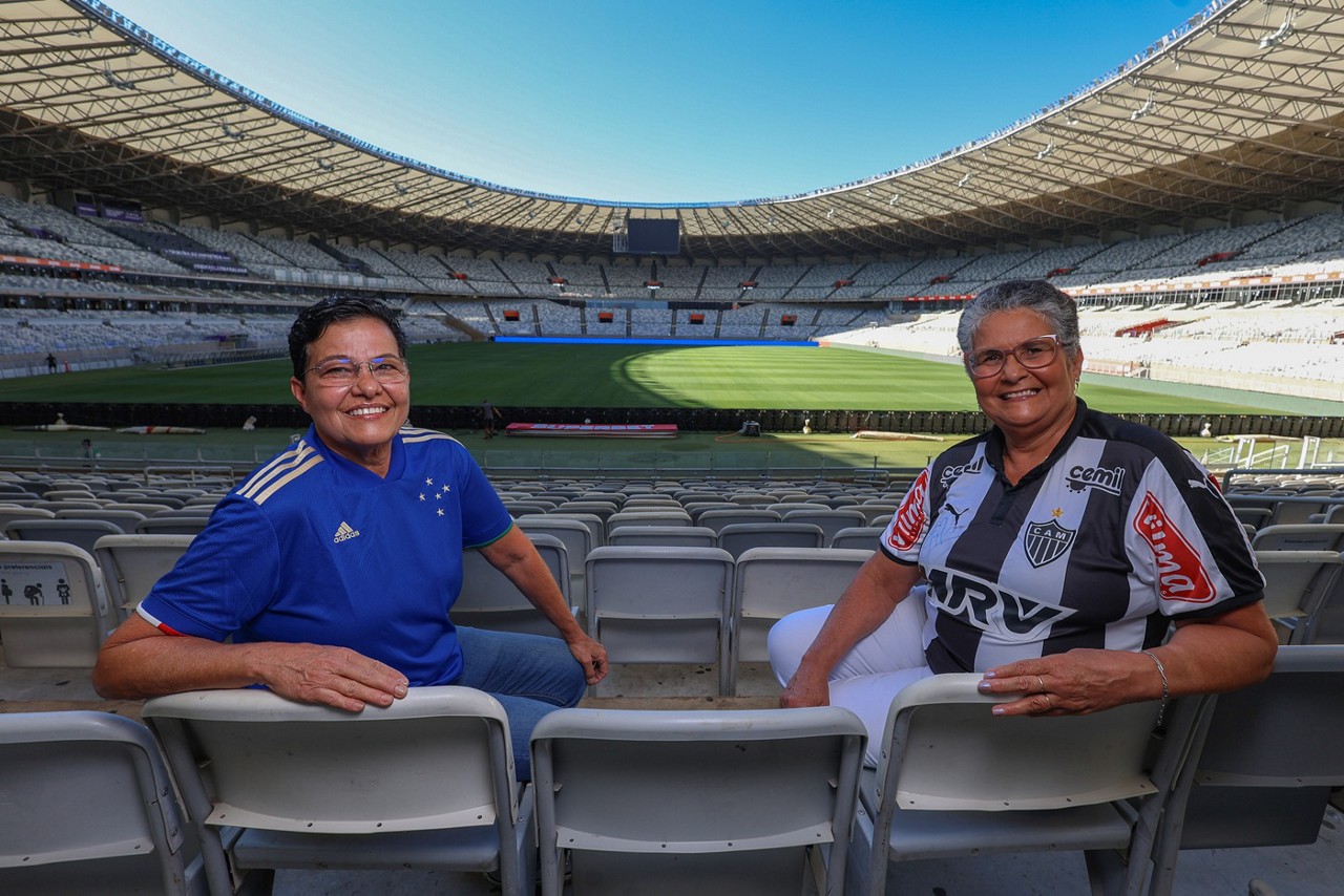 Sol, cruzeirense, e Cleide, atleticana, relembram memórias ao longo de seus 60 anos no Mineirão; torcedoras fazem aniversário no ano do Gigante da Pampulha