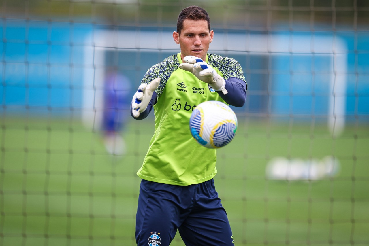 Rafael Cabral tem 34 anos e nasceu em Sorocaba-SP