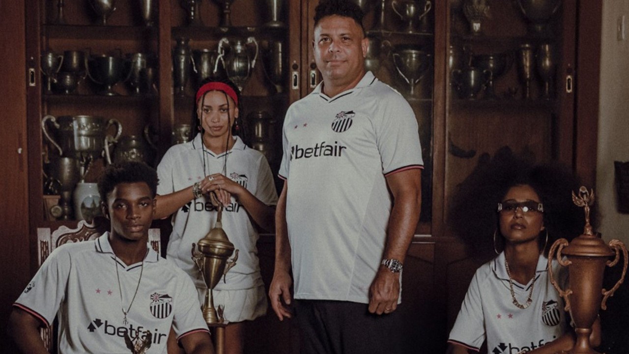 Ronaldo Fenômeno foi homenageado pelo São Cristóvão, do RJ