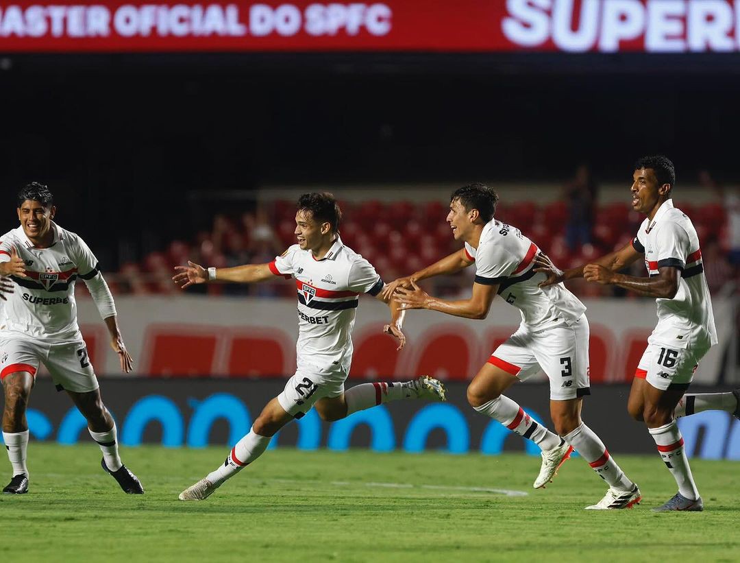 Volante Damián Bobadilla recebeu o terceiro amarelo e está fora do jogo com o Cruzeiro