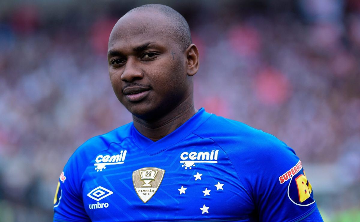 Sassá, campeão com o Cruzeiro, é anunciado em time da Série B