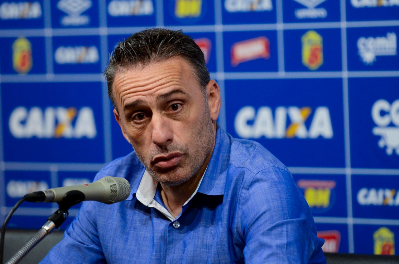 O português Paulo Bento treinou o Cruzeiro em 2016 e não colheu bons resultados 