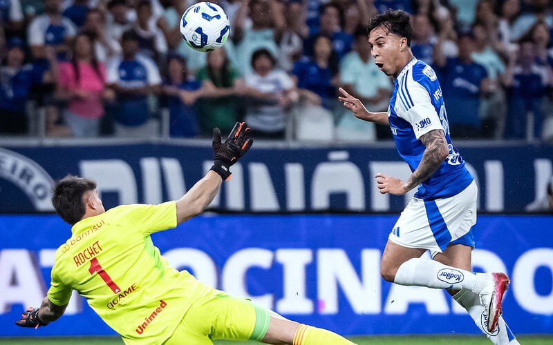 Kaio Jorge marcando um gol contra o Internacional, pelo segundo turno do Brasileirão 2025