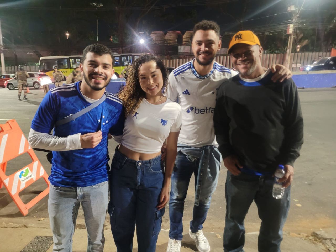 Torcedores do Cruzeiro vão ao Mineirão para retorno do time ao Campeonato Brasileiro