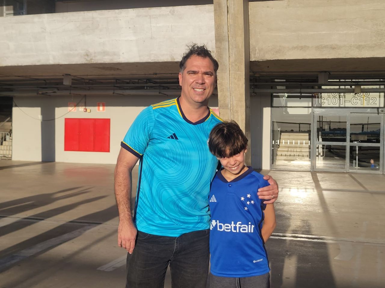 Pai e filho saíram de Pará de Minas para curtir o Dia dos Pais ao lado do Cruzeiro