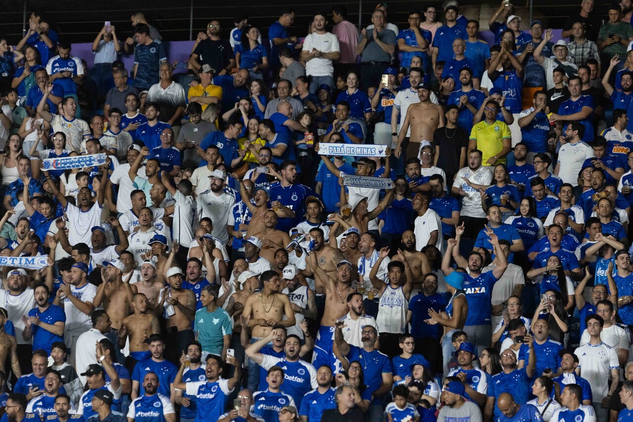 Torcida do Cruzeiro marcou presença em peso no Serra Dourada, contra o Vila Nova-GO