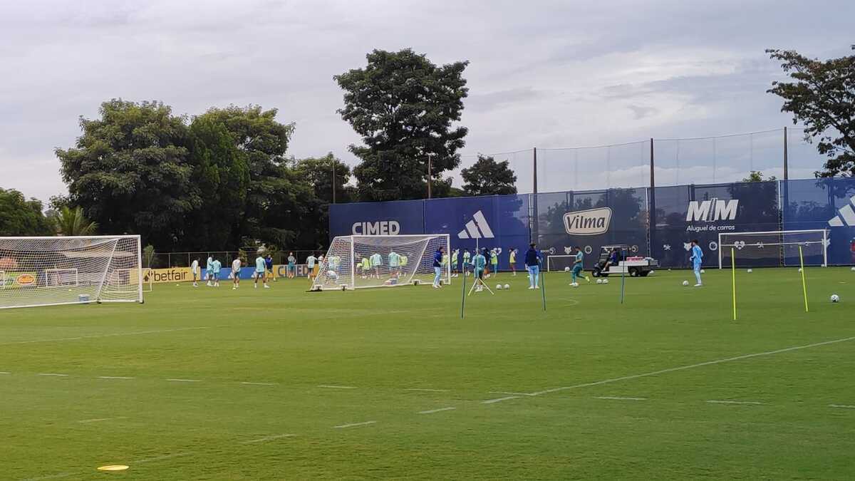 Jogadores do Cruzeiro se preparam para confronto contra o Bahia, pelo Brasileirão