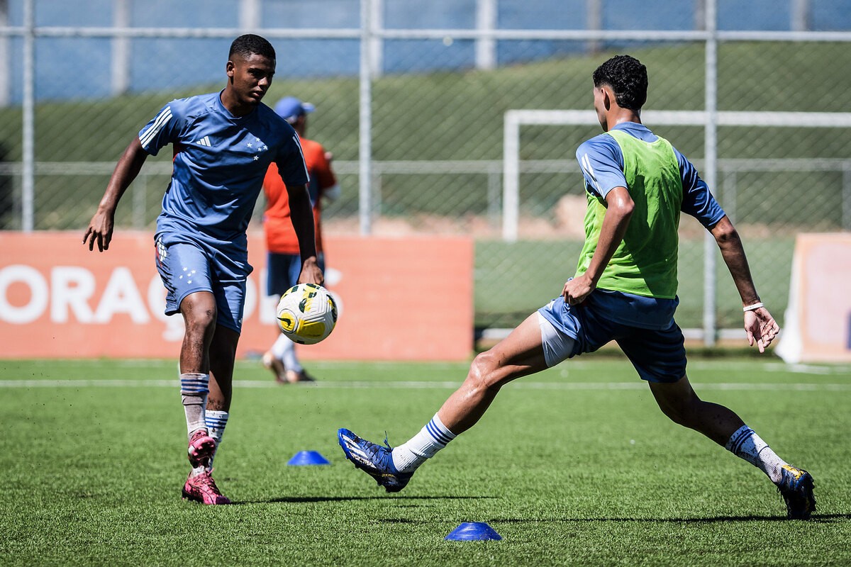 Além de William e Fagner, o Cruzeiro só tem Victor Jesus como lateral-direito de ofício para Copa Sul-Americana
