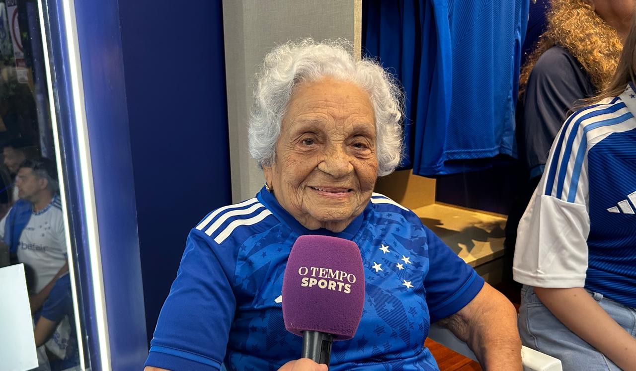 Vó Miracy durante entrevista em inauguração de loja do clube, em março de 2025