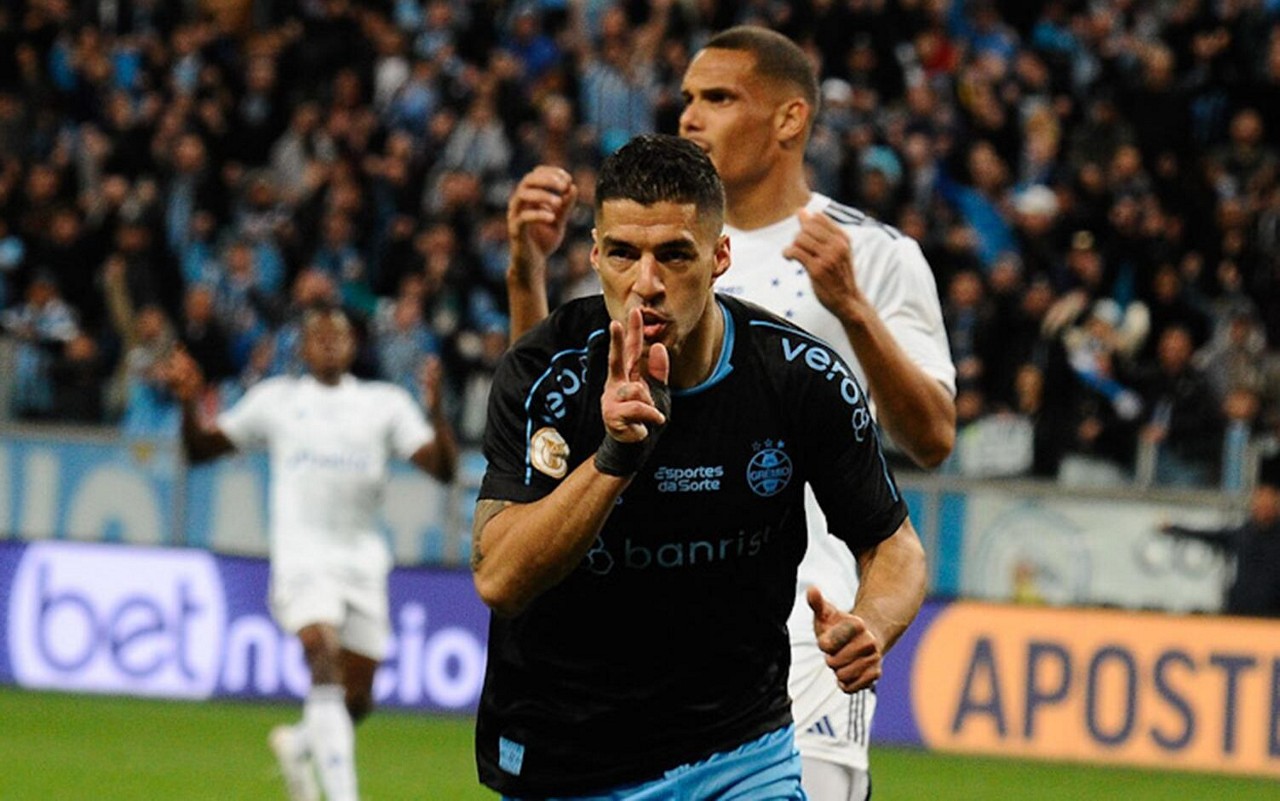 Cruzeiro e Grêmio em confronto pelo Brasileirão na Arena do Grêmio. (Foto: Donaldo Hadlich/Codigo 19/Gazeta Press)