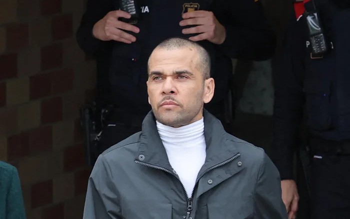 Acusado de agressão sexual, Daniel Alves, teve sua sentença anulada em tribunal da Espanha (Foto: LLUIS GENE/AFP)