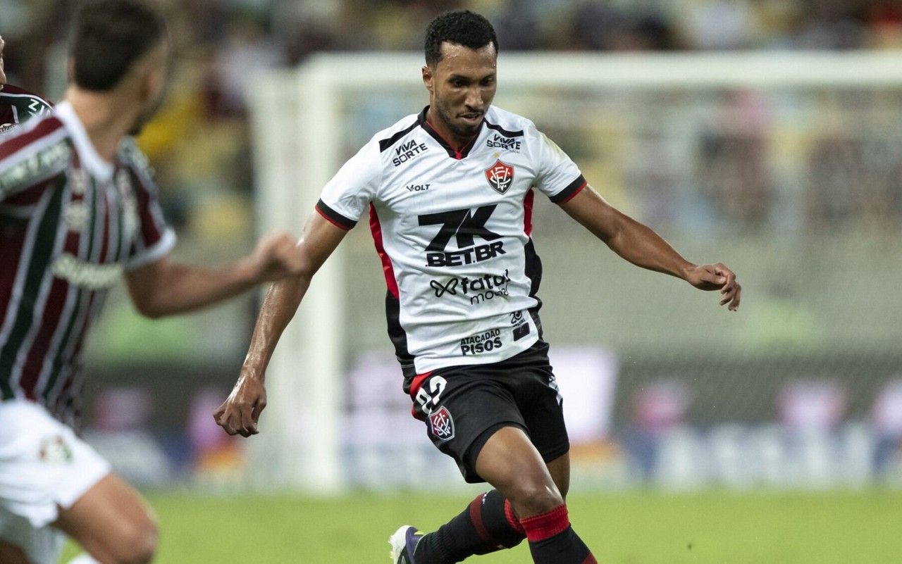 Lucas Braga faz jogada do gol contra o Fluminense (Foto: Jorge Rodrigues/AGIF)
