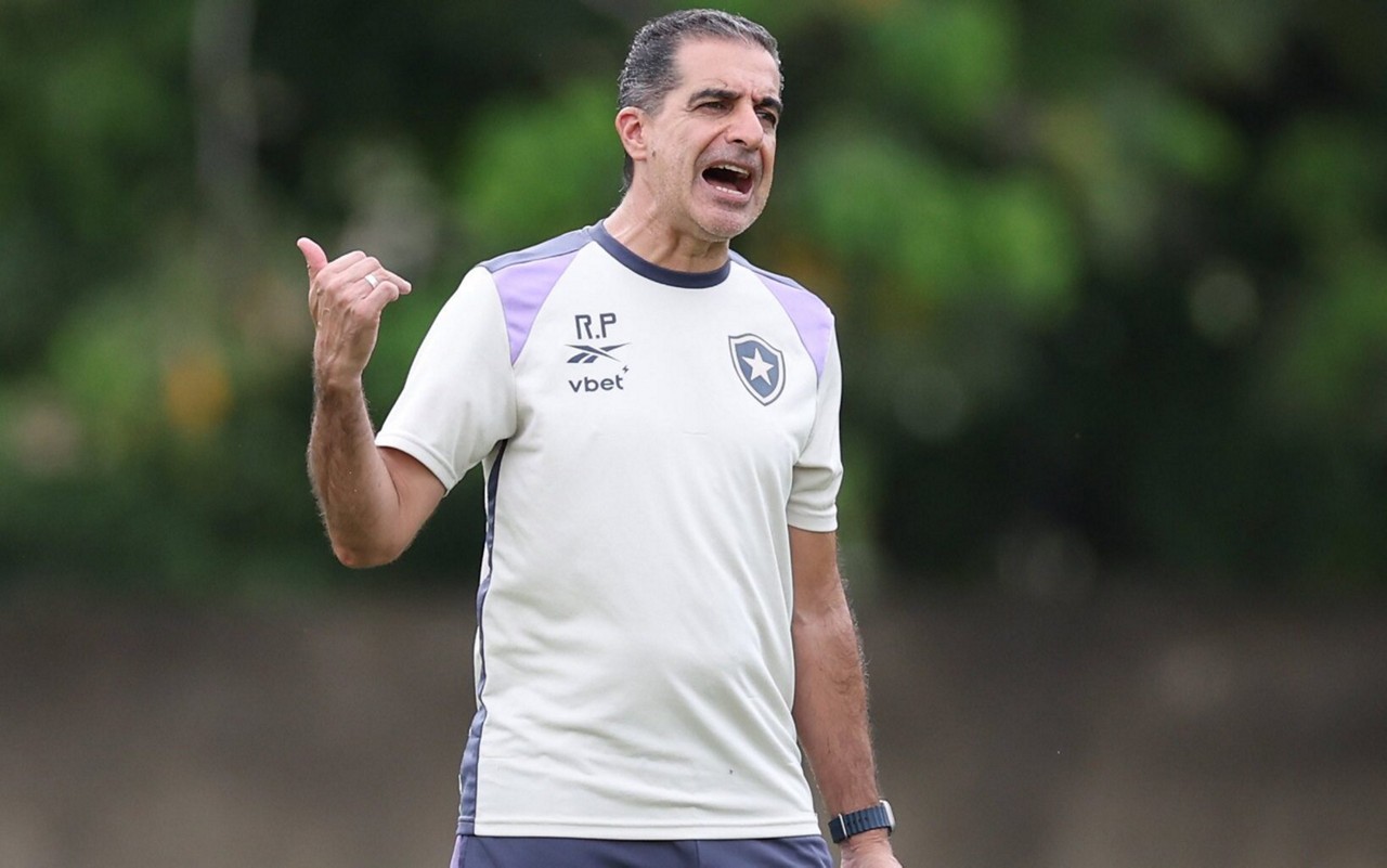 Técnico do Botafogo vai rodar o elenco para evitar novos problemas físicos (Foto: Vitor Silva/Botafogo)