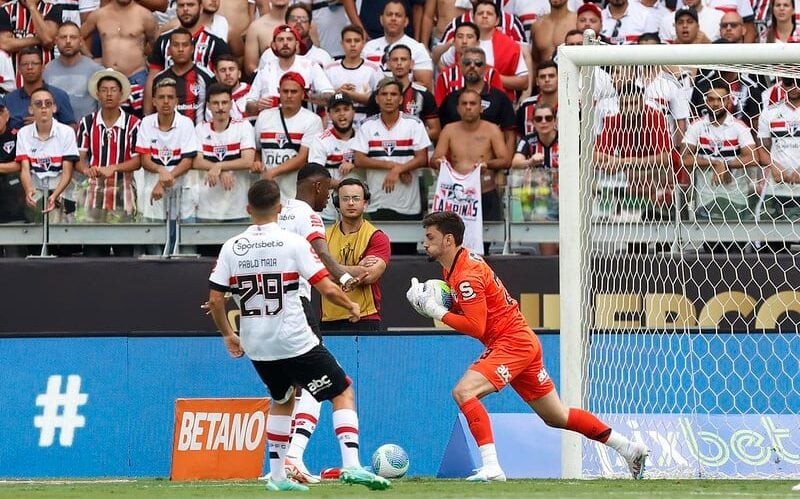 São Paulo está em 11º lugar da tabela (Foto: Rubens Chiri / São Paulo FC)