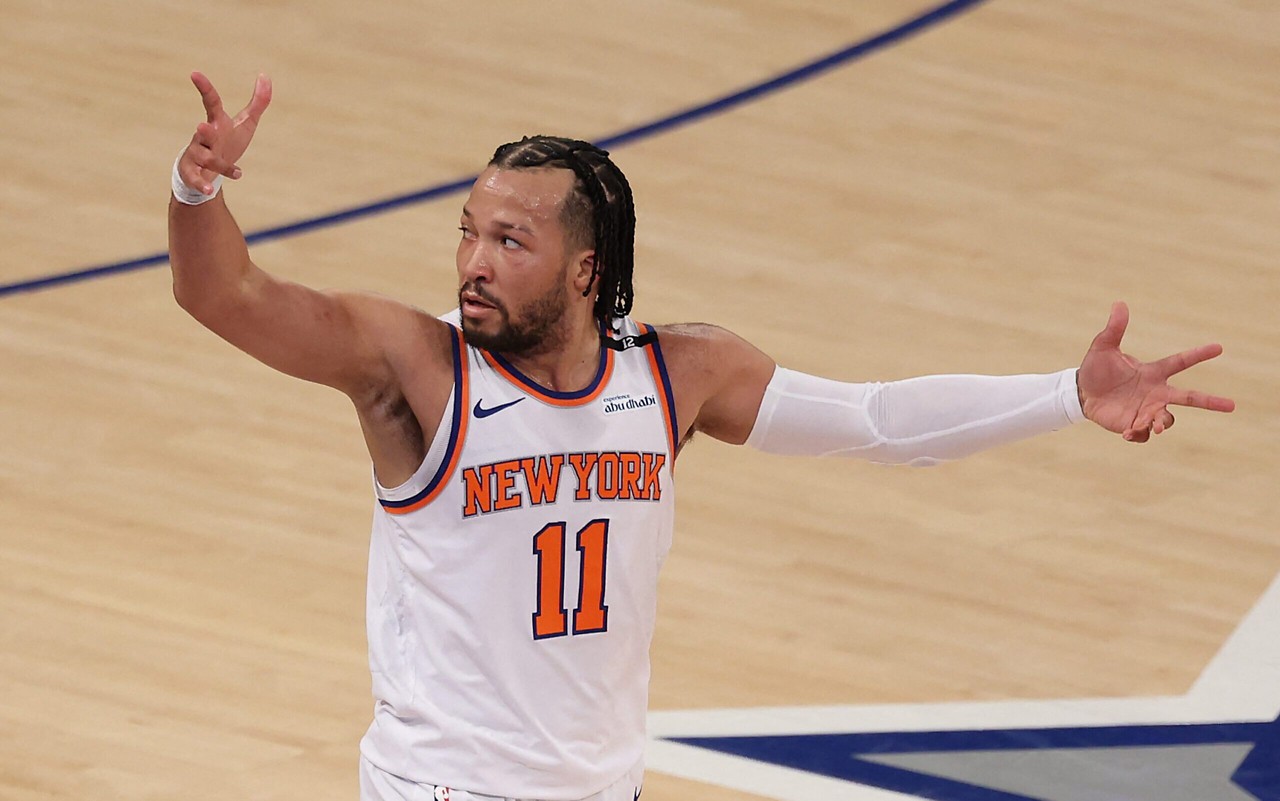 Jalen Brunson foi o cestinha da partida com 32 pontos (Foto: Al Bello/AFP)