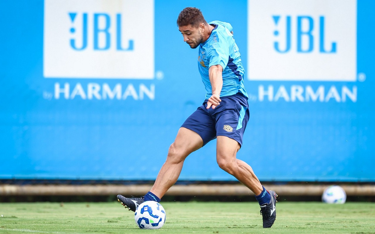 João Pedro no jogo-treino do Grêmio com o Azuriz-PR. (Foto: Lucas Uebel/Grêmio FBPA)