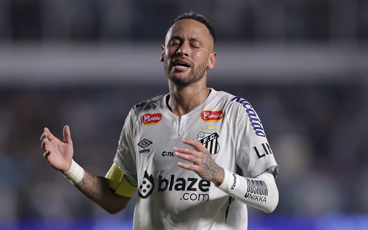 Neymar começou o jogo contra o Novorizontino como titular (Foto: Ettore Chiereguini/AGIF)