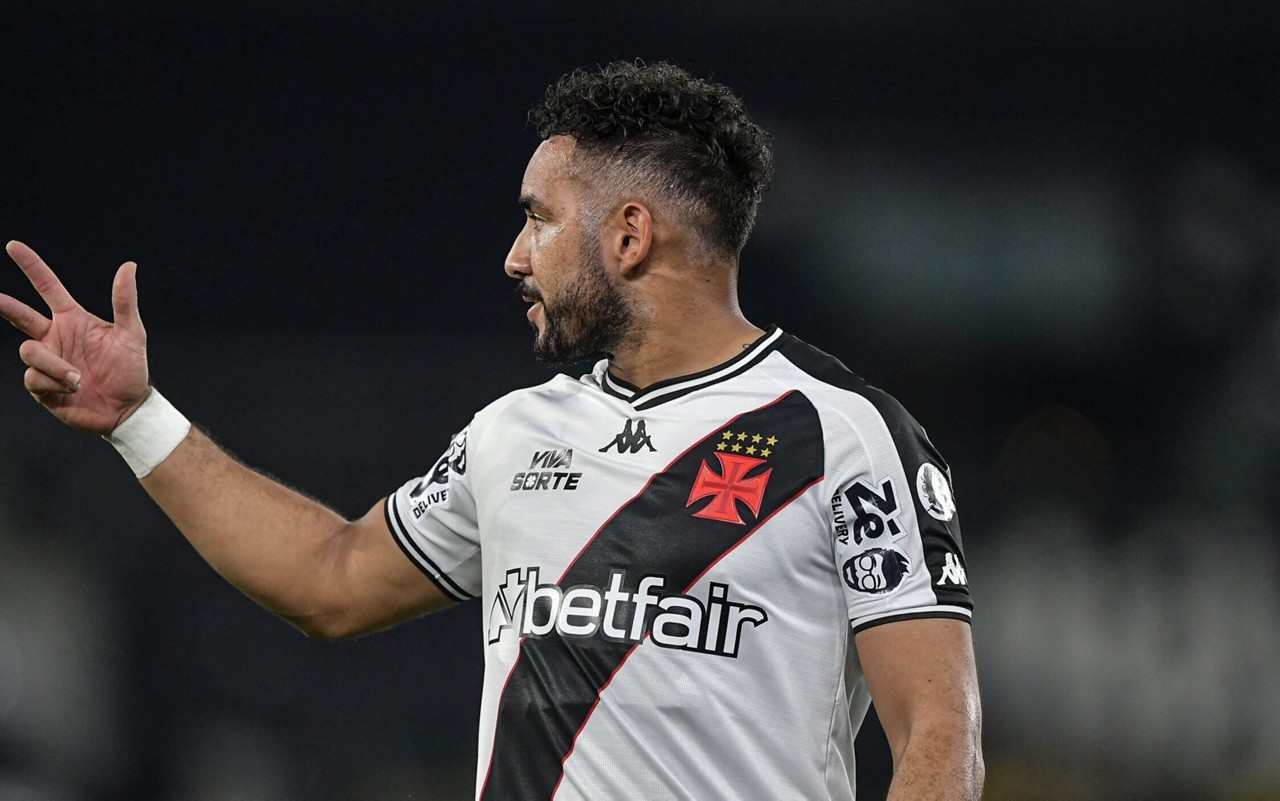 Payet deve seguir no Vasco até o fim de 2025 (Foto: Thiago Ribeiro/AGIF)