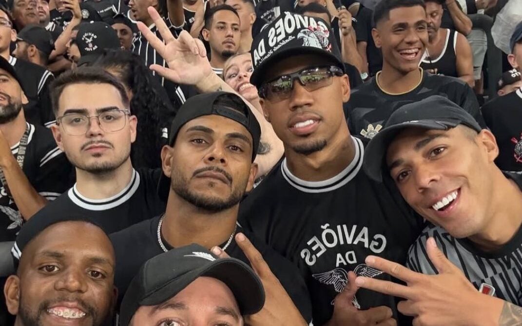 Gabriel Magalhães está assistindo ao jogo no setor norte da Neo Química Arena (Foto: Divulgação)