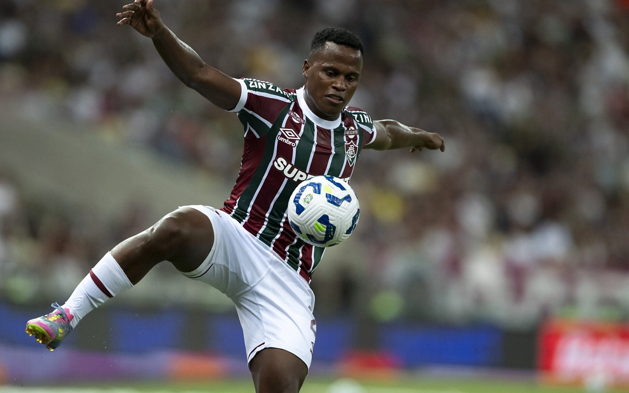 Jhon Arias ainda não está com o elenco tricolor (Foto: Jorge Rodrigues/AGIF)