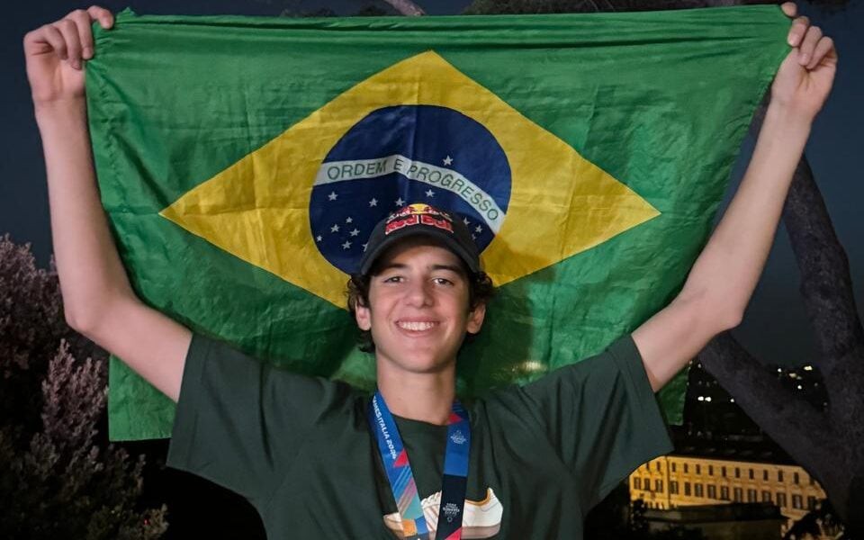 Gui Khury se tornou campeão mundial de skate vertical, aos 15 anos (Foto: Divulgação)