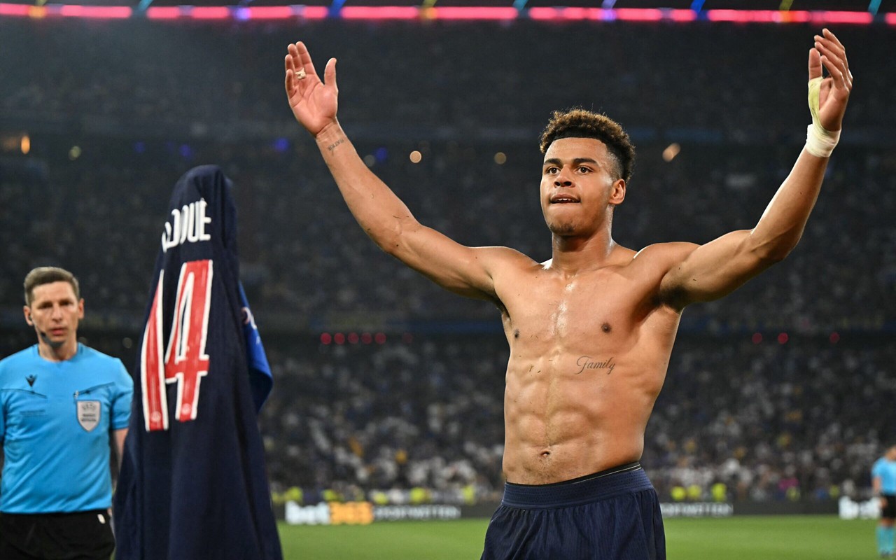 Doué comemora seu segundo gol marcado na final da Champions League com o PSG (Foto: Ina Fassbender/AFP)