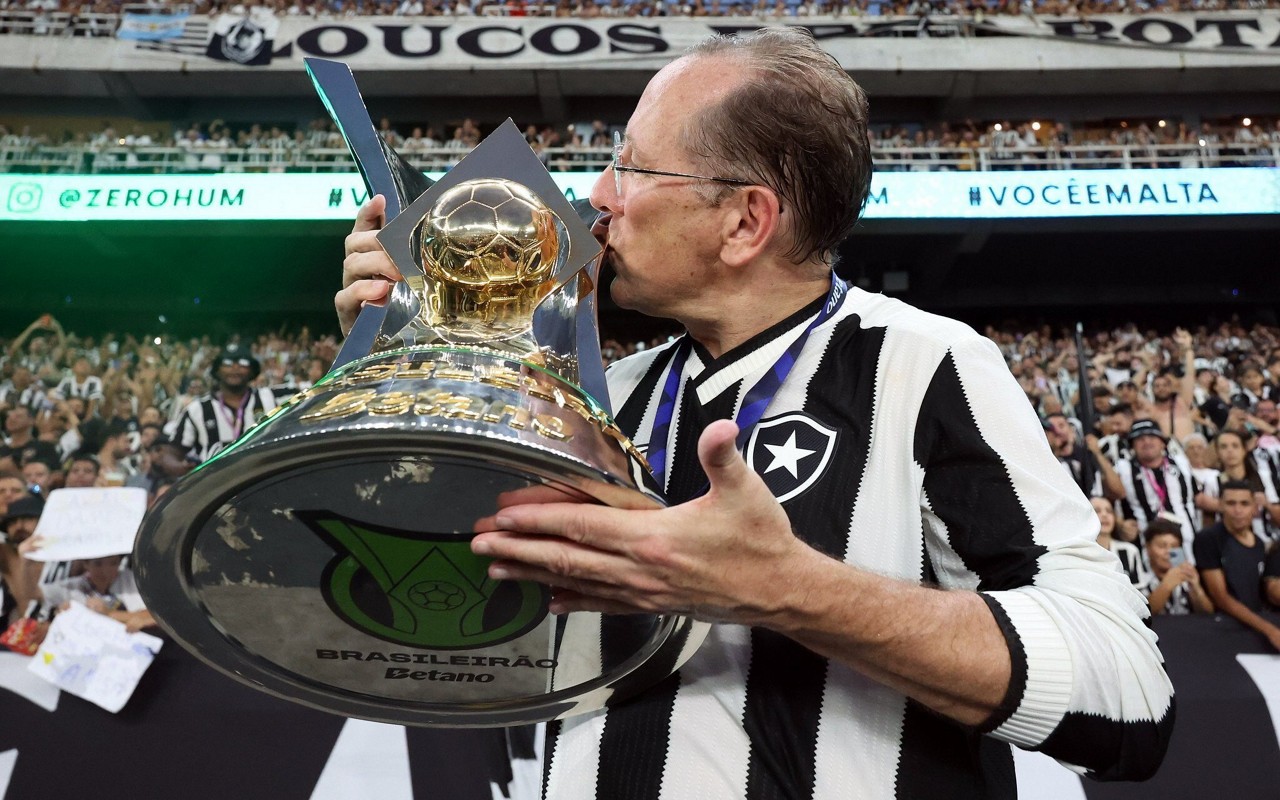 John Textor comemorando o título do Brasileirão 2024 (Foto: Vitor Silva/Botafogo)
