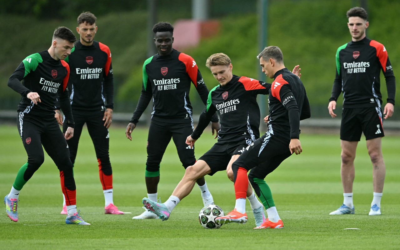 Time do Arsenal se prepara para o jogo decisivo (Foto: Glyn KIRK/AFP)