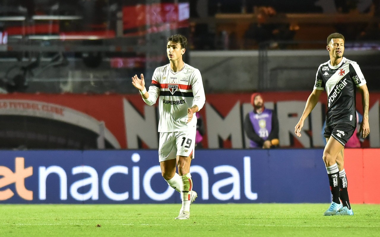 Dinenno estreou pelo São Paulo contra o Vasco (Foto: Jota Erre/AGIF)