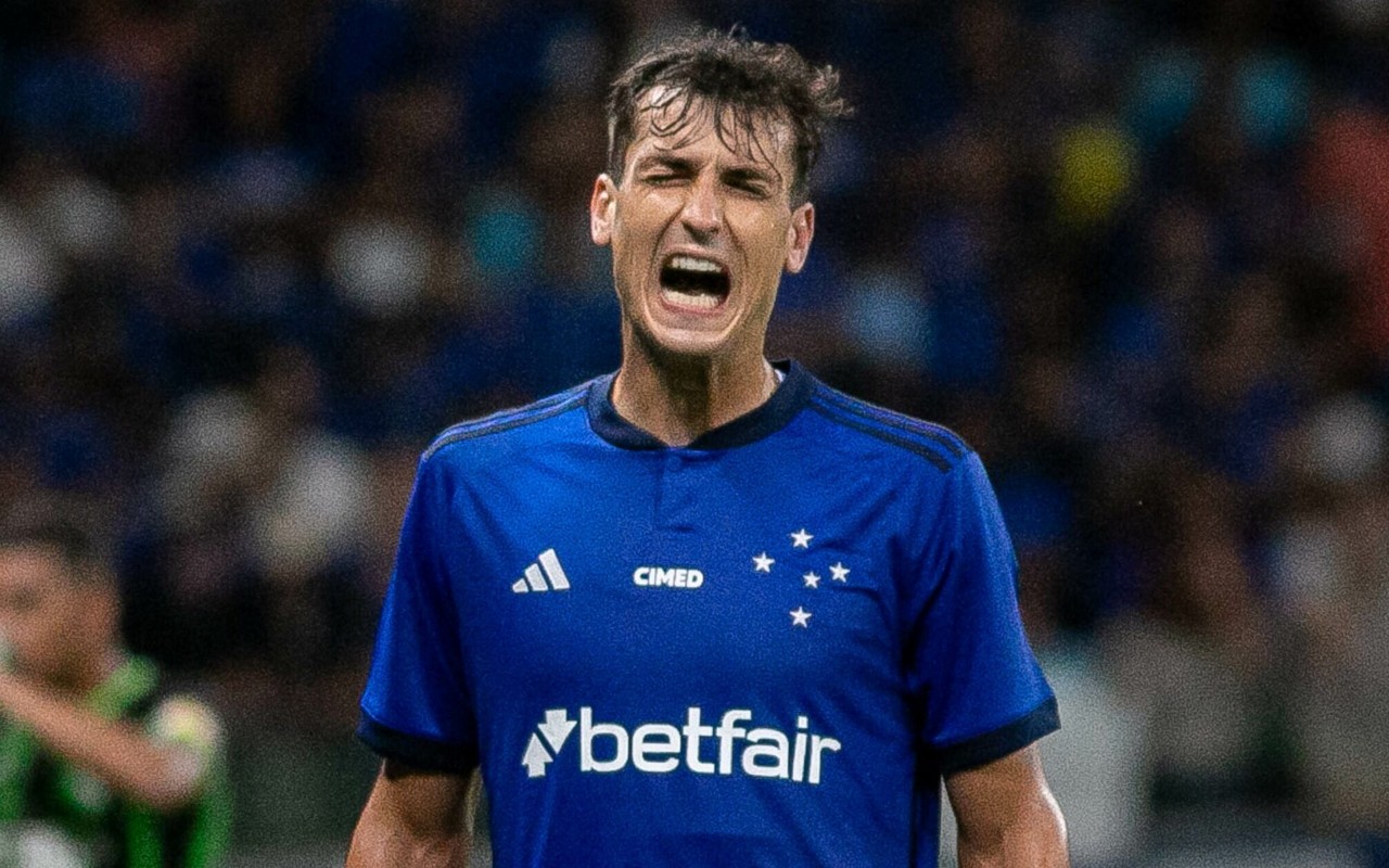 Dois oito gols que Dinenno marcou pelo Cruzeiro, seis foram de cabeça (Foto: Fernando Moreno/AGIF)