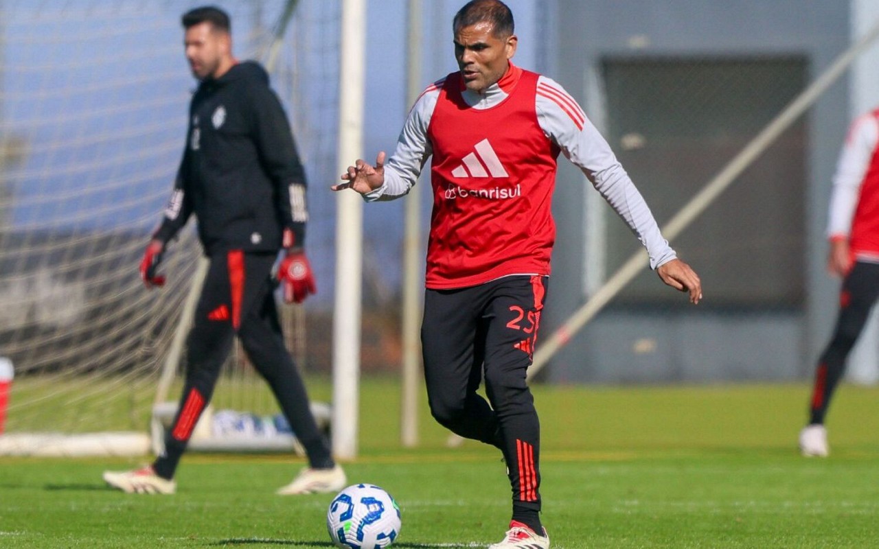 Marcado vem trabalhando com bola desde o final de maio (Foto: Ricardo Duarte/SC Internacional)